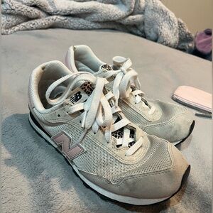 Size 6 new balance shoes